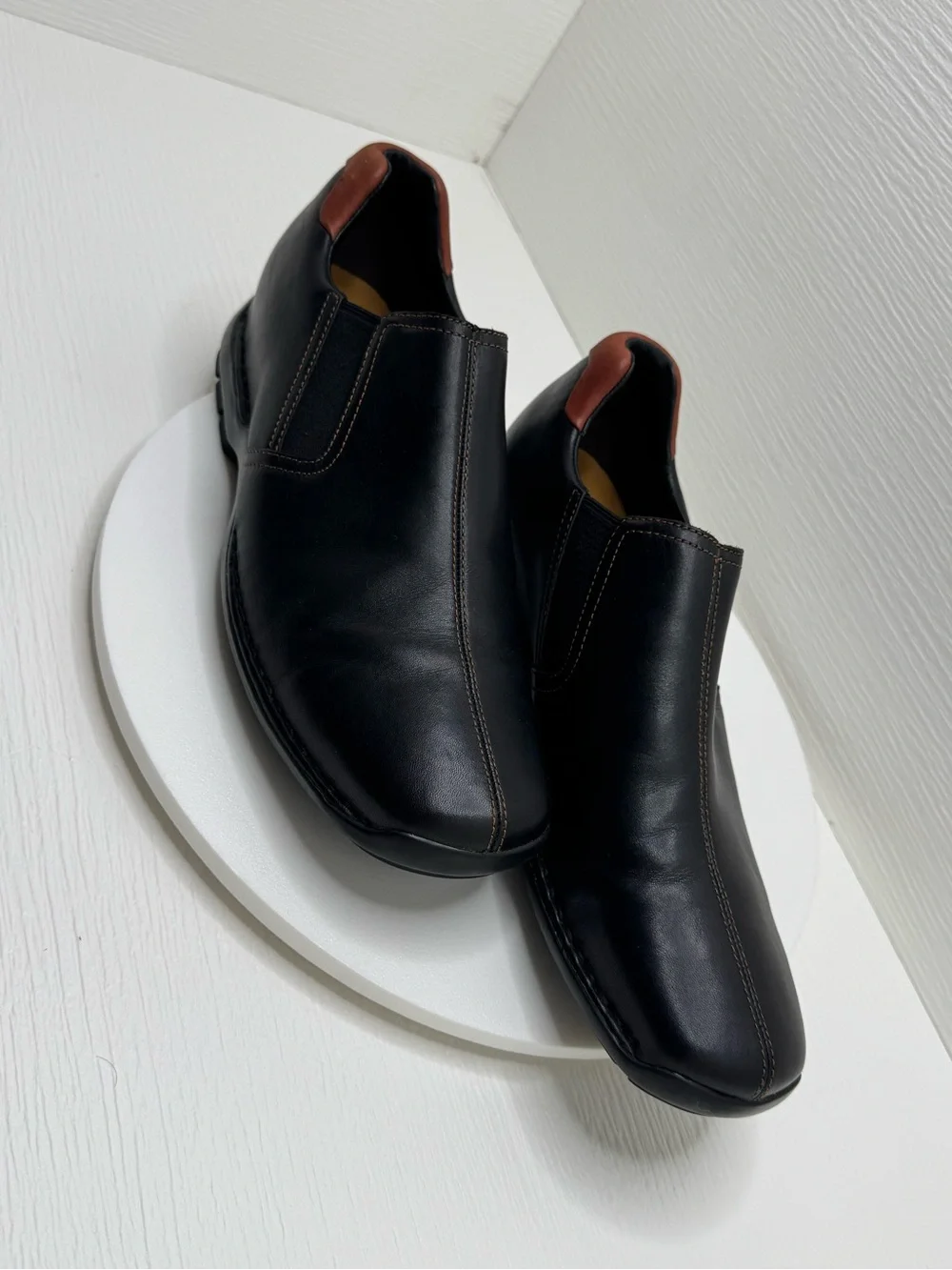 Cole Haan C24673 Black Leather Slip-On Loafers with Brown Accents